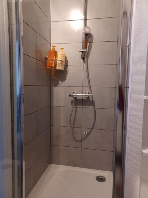 Appartamento Le Citadin Aeroport Beauvais Paris Esterno foto